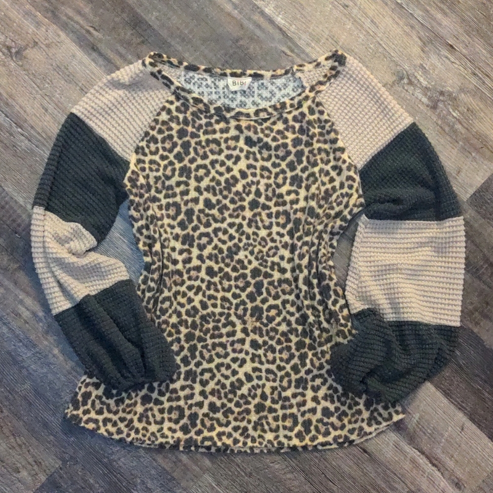 🔖3for$25 BiBi | Striped Balloon Sleeve & Cheetah Print Lounge Top